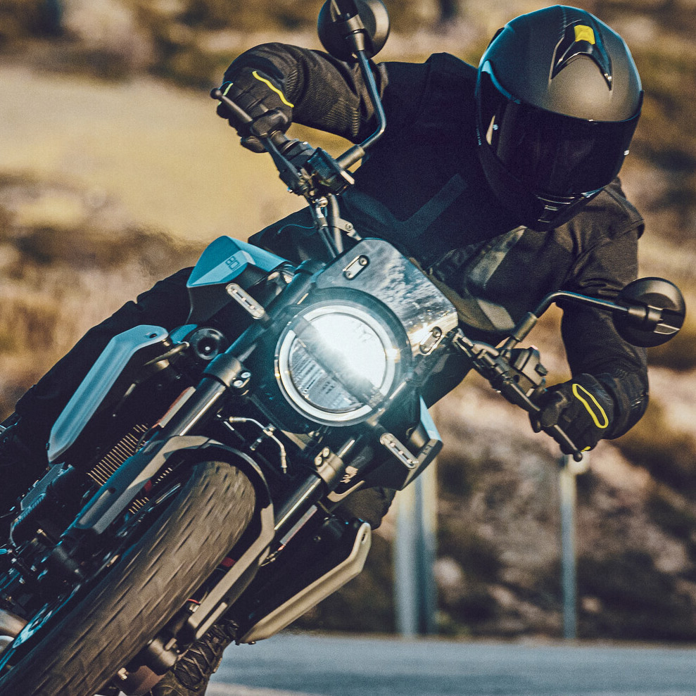 HUSQVARNA SVARTPILEN 801 L