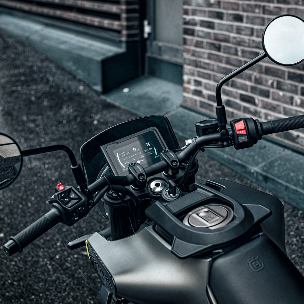 HUSQVARNA SVARTPILEN 125
